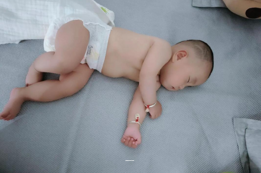 郴州孕妇肚子一跳一跳